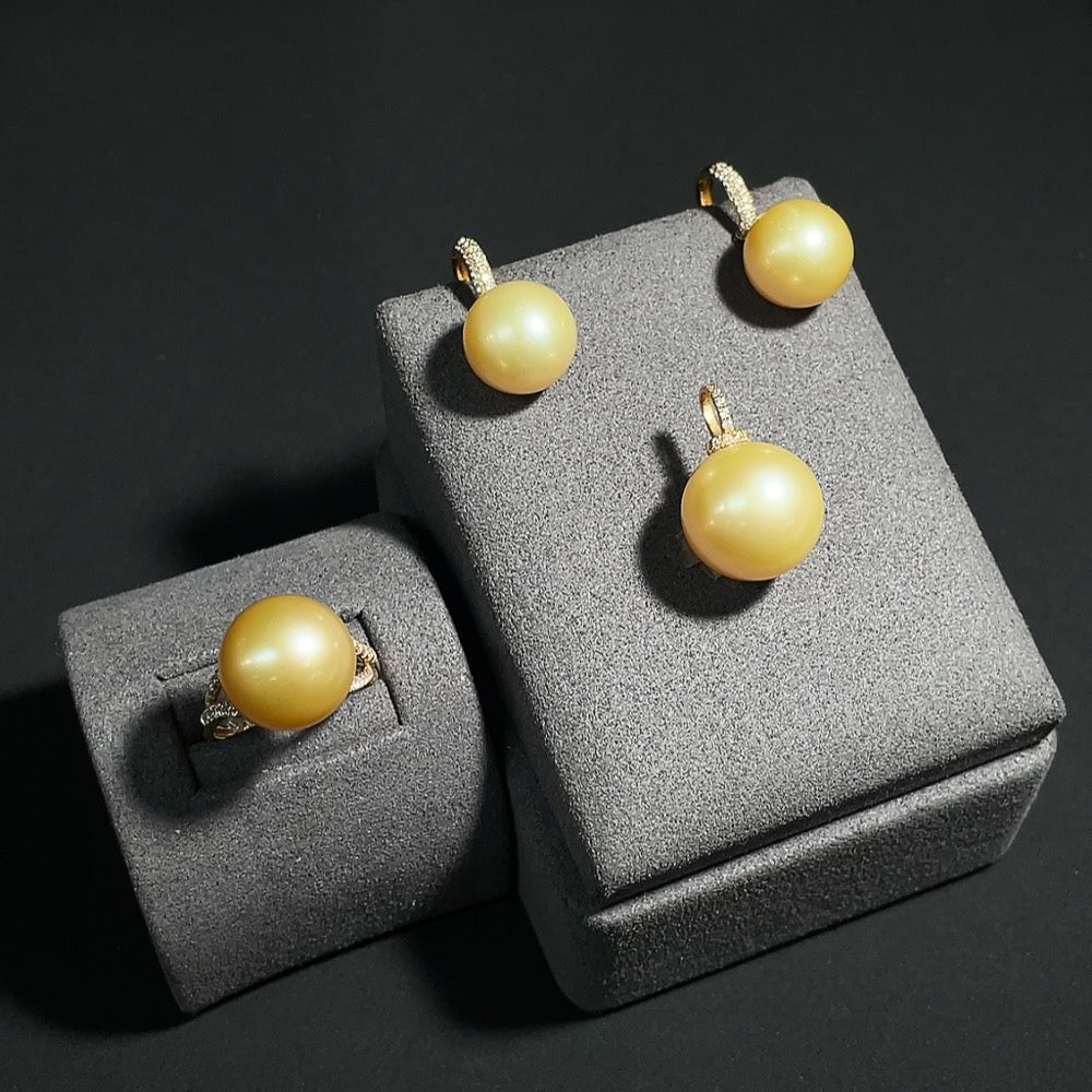 Saltwater Pearl Ring and Pendant and Earring Set Non-Diamond 18K Gold