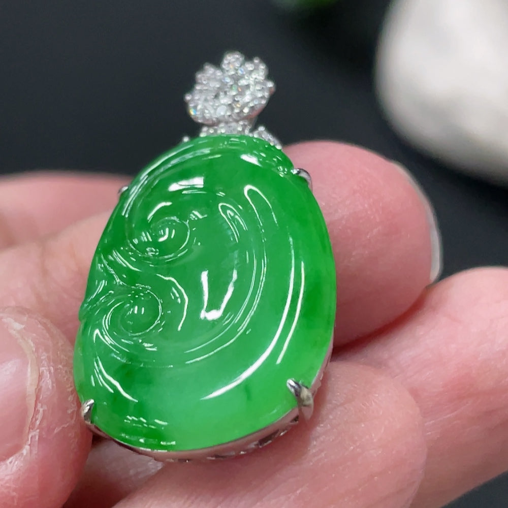 Jadeite Ruyi Inlaid Pendant 18k Gold Set with Diamonds Total Weight Approx. 3.44g