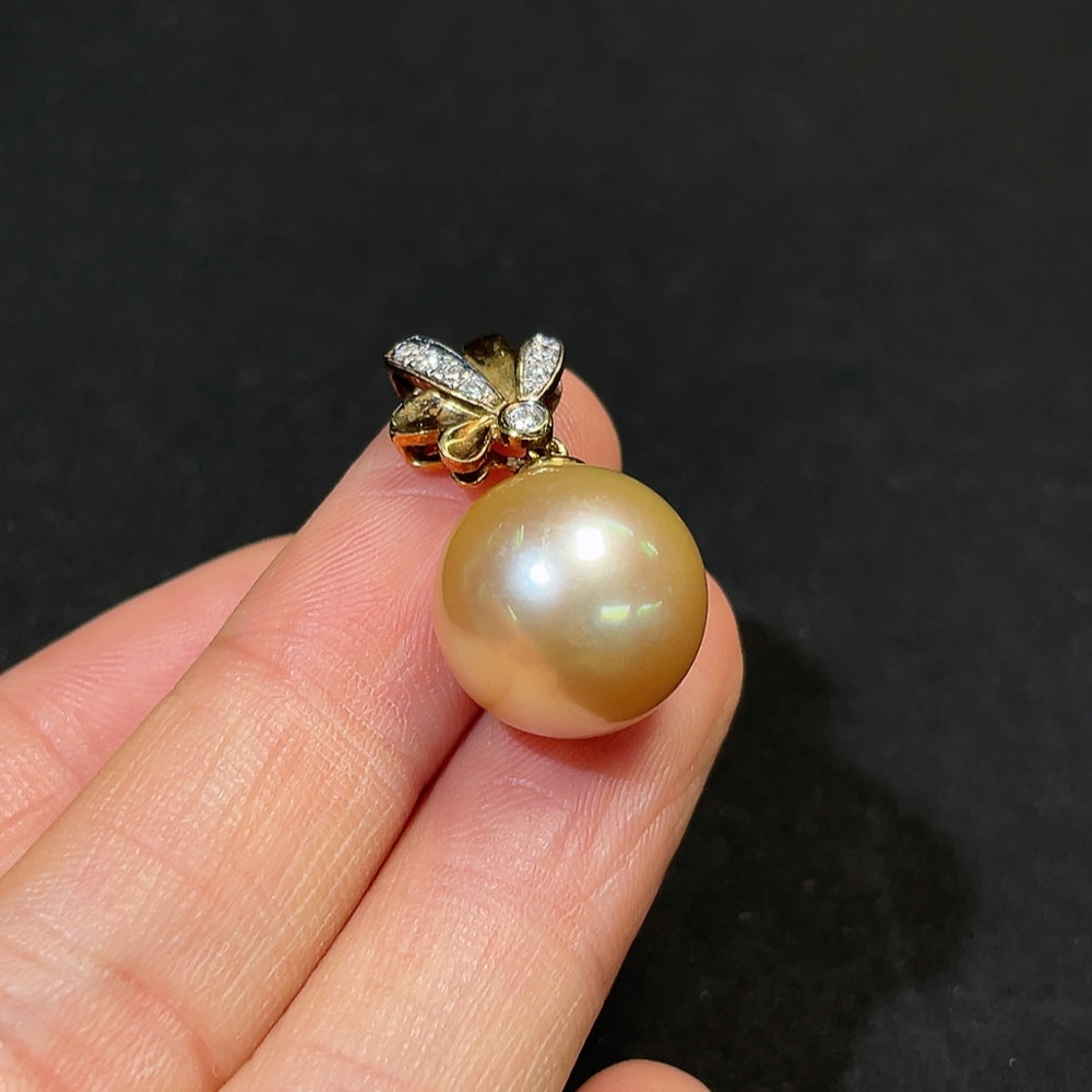 Seawater pearl pendant with 18K gold and diamond accents, approximately 13.8mm, from HKHQ, featuring natural pearl color and elegant design.