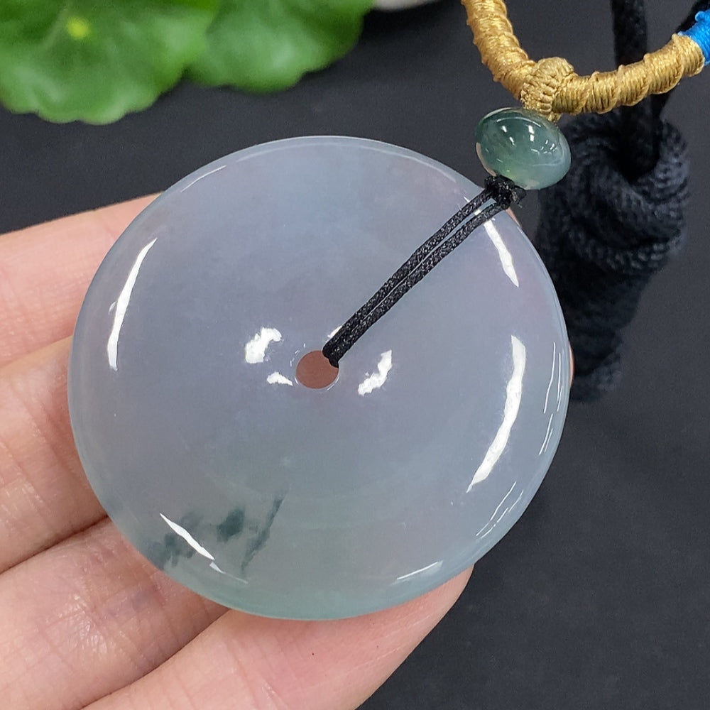 Jadeite Peace Knot, total weight including rope approximately 32.1g