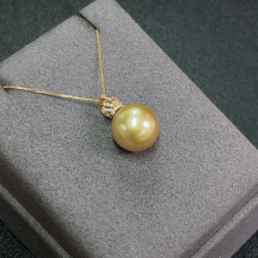 Seawater pearl pendant with 18K gold setting, approximately 12.4mm, featuring a natural-colored pearl on a chain.