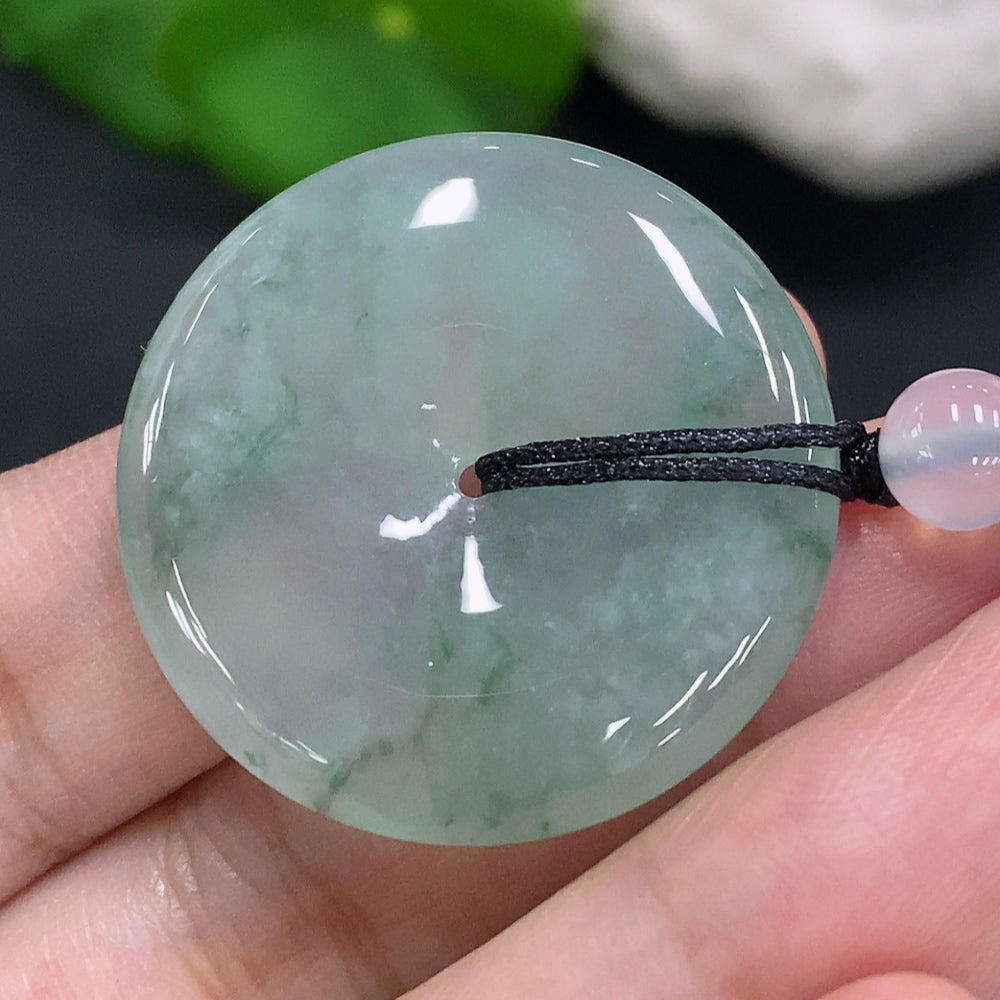 Jadeite Peace Knot, total weight including rope approximately 12.5g