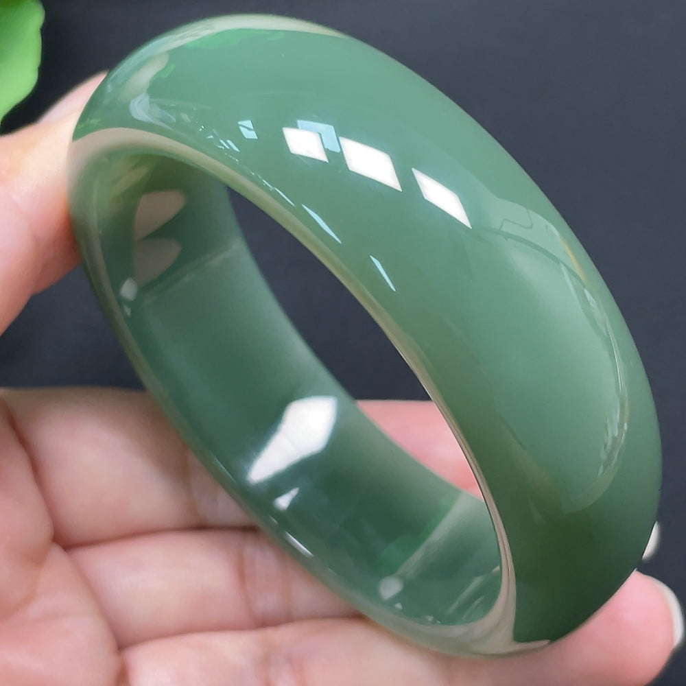 Hetian Jade round bracelet with 57.7mm diameter, weighing approximately 80.66g, crafted by HKHQ, featuring smooth polished jade beads.