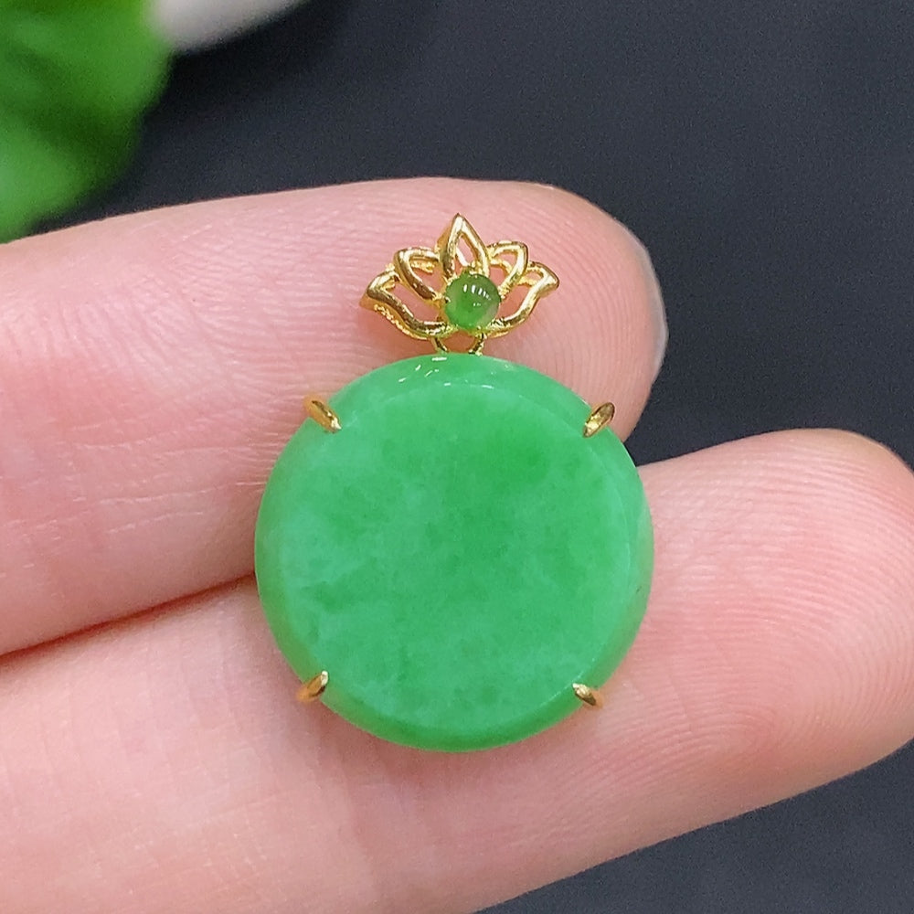 Jadeite Plain Pendant Necklace in 18K Gold, Total Weight Approx. 1.7g