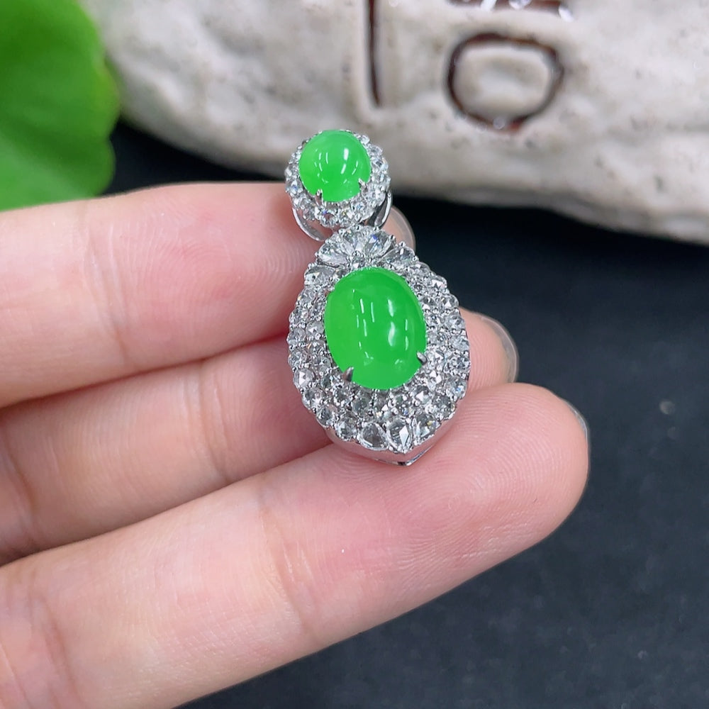 Jadeite Pendant 18k with Diamond Accents