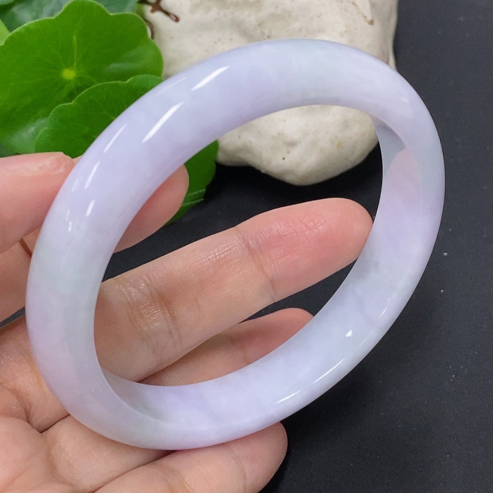 Jadeite round bangle from HKHQ, weighing approx. 54.8g, size 59.7, featuring smooth, polished green jade surface.