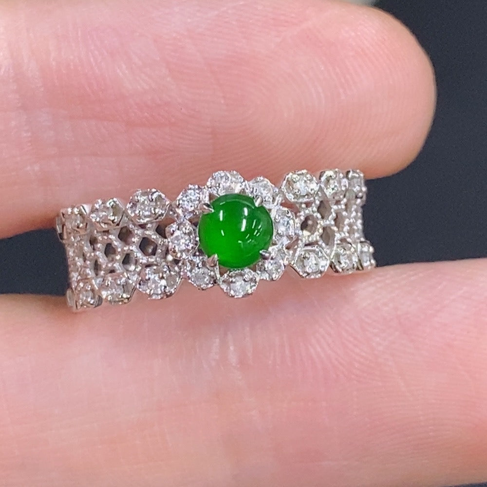 Jadeite Cabochon Ring with 18k Gold, Total Weight Approx. 2.7g, Size 13, Accented with Diamonds