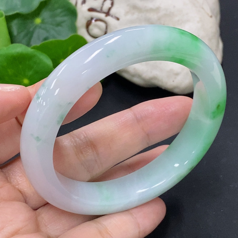 Jadeite round bracelet with 55.5mm diameter, weighs about 59.7g, crafted by HKHQ, featuring smooth, polished jade stones.