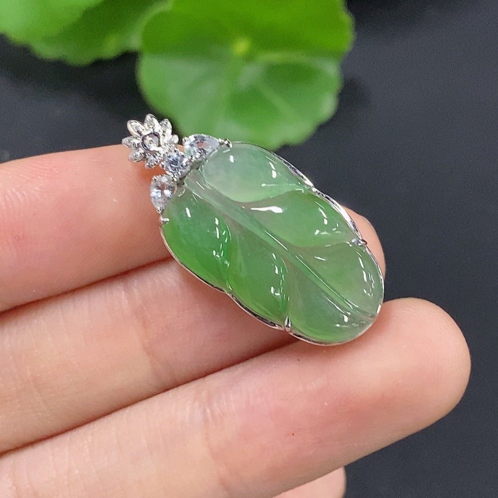 Jadeite Leaf Inlaid Pendant 18K Gold Total Weight Approx. 2.78g