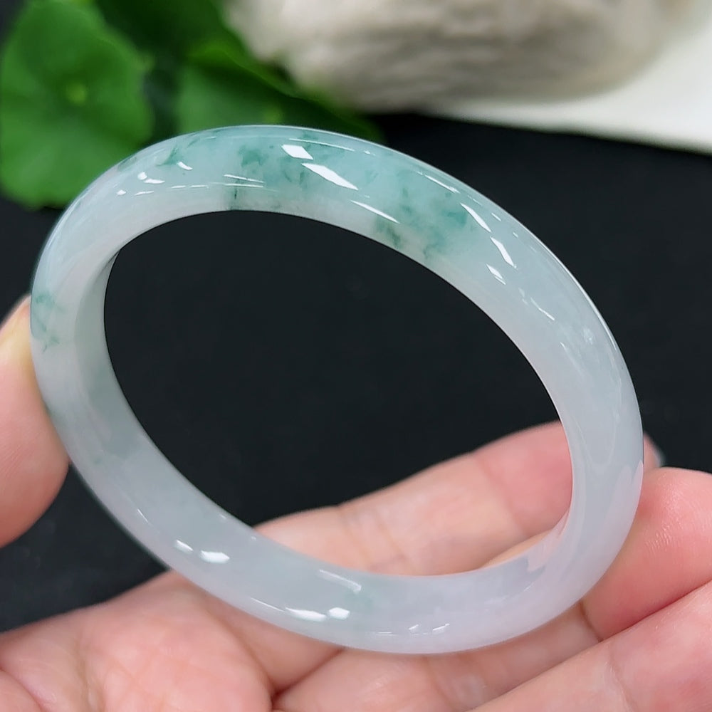 HKHQ jadeite round bracelet, size 54.8, weighs approximately 32.2g, featuring smooth, polished jadeite beads.