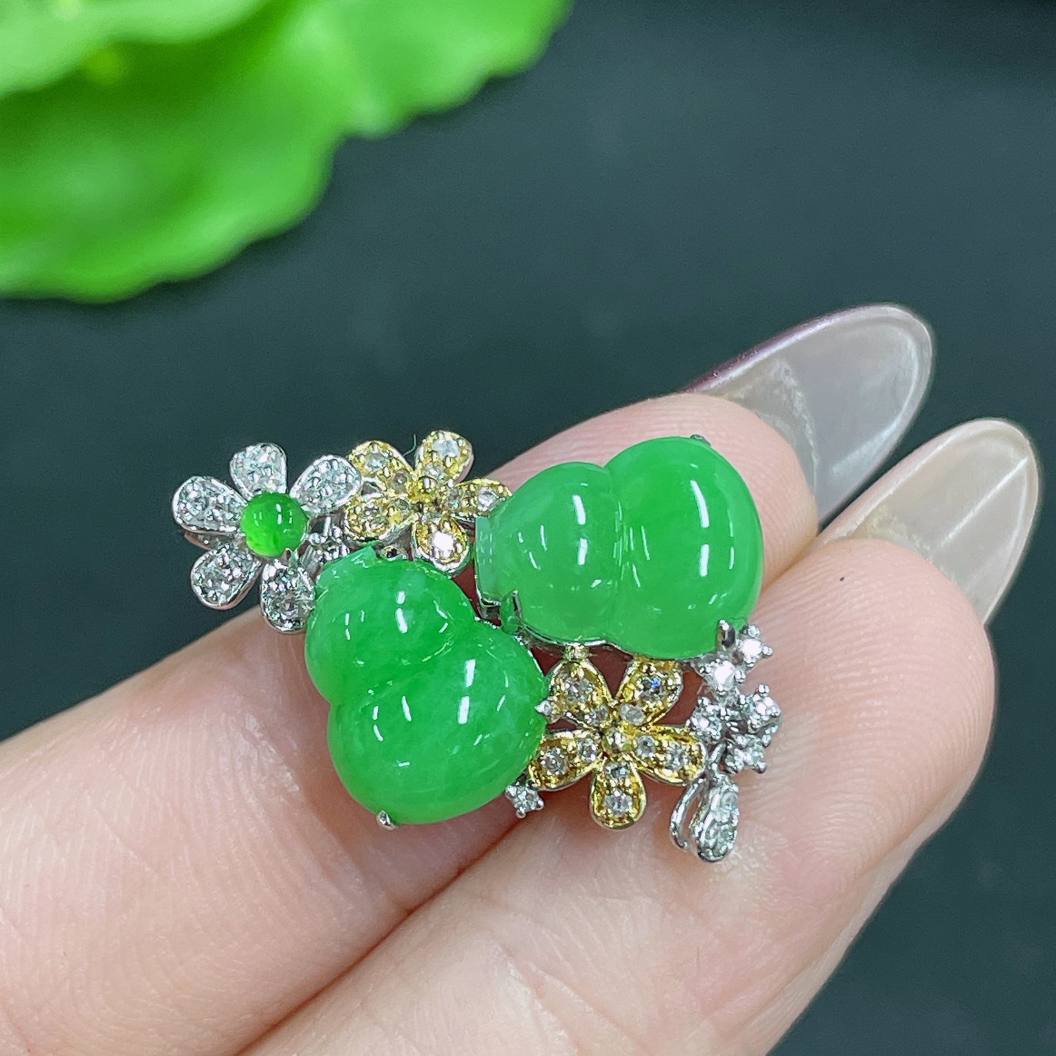 Jadeite Pendant 18k Gold Inlaid with Diamonds Total Weight Approx. 3.44g