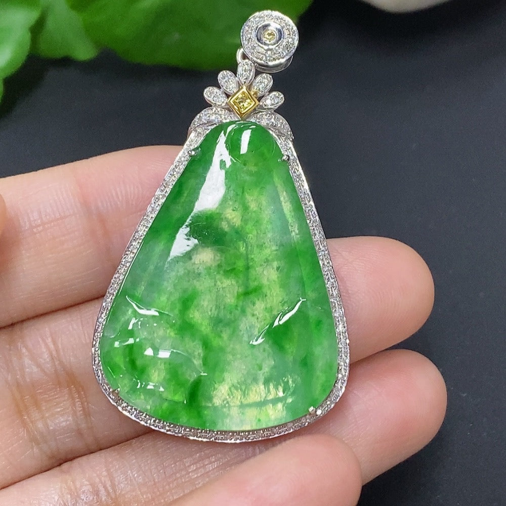 Jadeite Landscape Pendant with 18k Gold, Total Weight Approx. 6.9g, Set with Colorless Diamonds