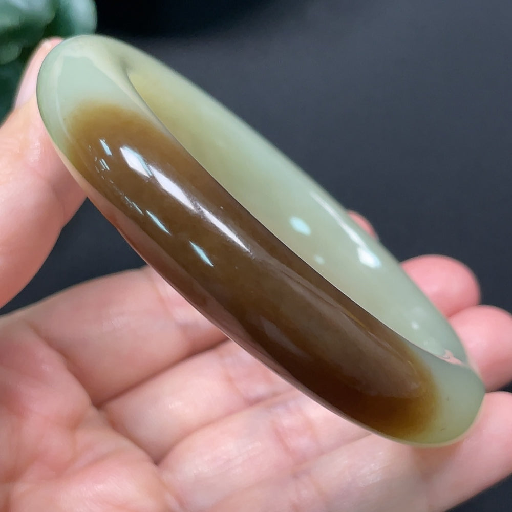 Hetian jade round bracelet with 58.1mm diameter, weighing approximately 73.58g, crafted by HKHQ with smooth, polished stones.