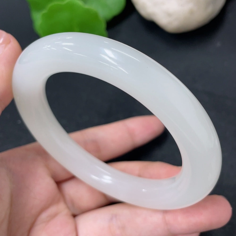 Hetian jade round bangle with size 56.5 and weight 67.3g, crafted by HKHQ, featuring smooth, polished jade surface.