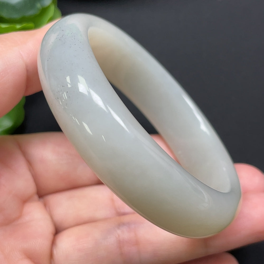 HKHQ Hetian Jade round bangle size 54 with 54.46g, smooth polished surface and rich green color, traditional bracelet design.