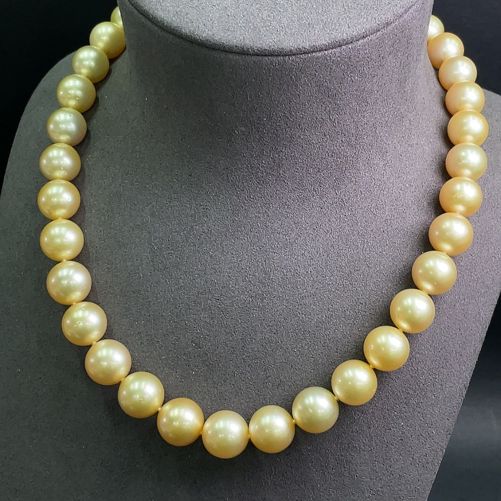 18k Gold Saltwater Pearl Strand Necklace, Approximately 105.81g, 12.4mm Beads