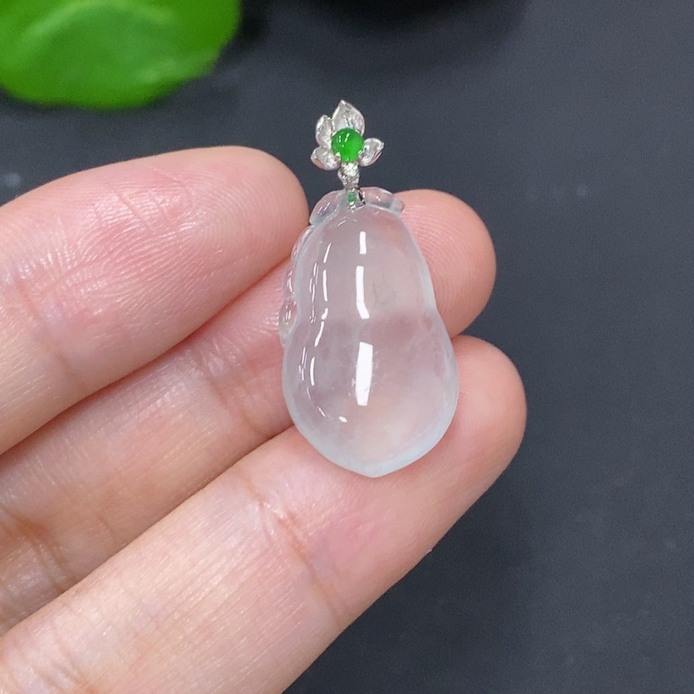 Jadeite Fu Gua Pendant with 18K Gold Clasp, Total Weight Approx. 2.9g (Non-Diamond)