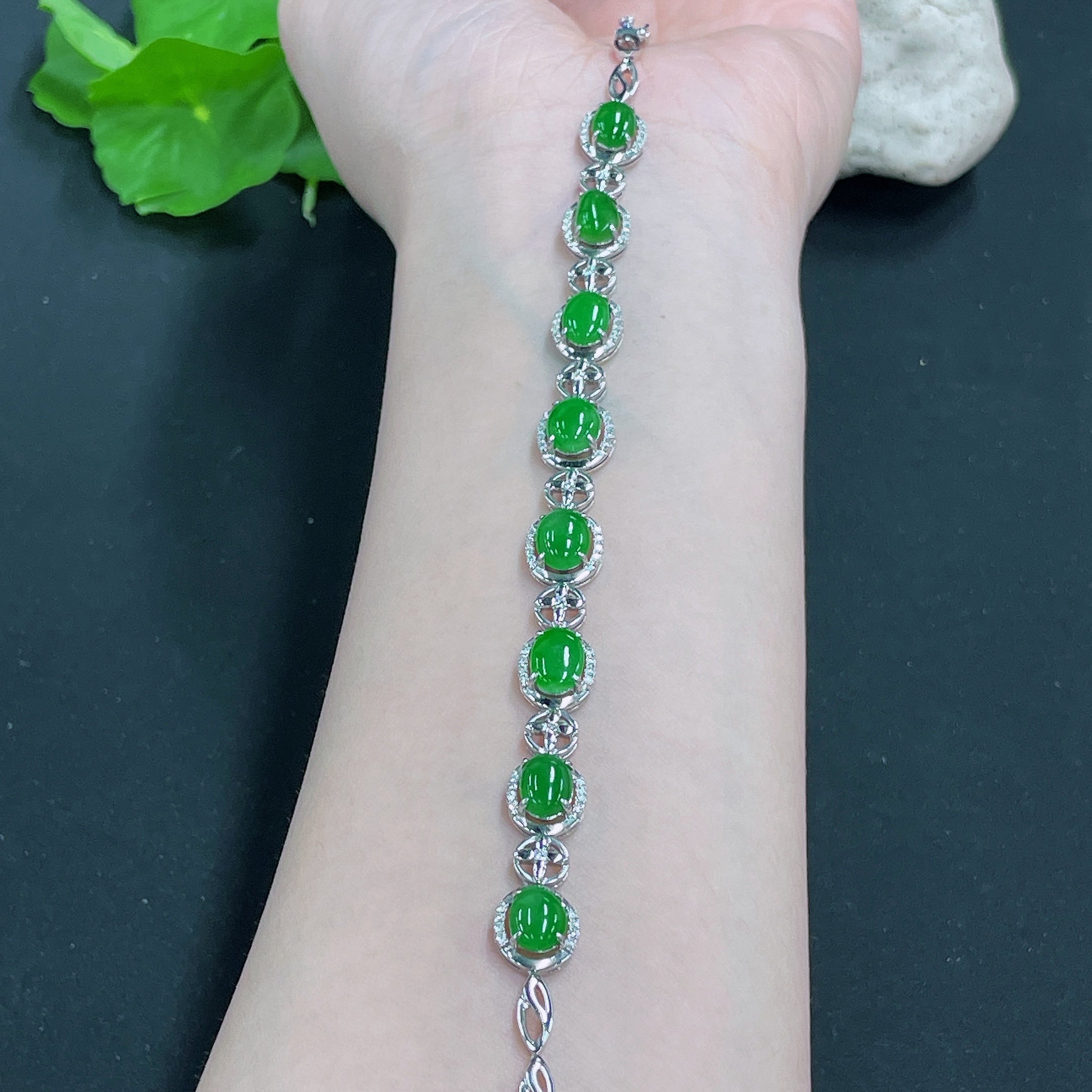 Jadeite Bracelet 18k Gold Inlaid with Diamonds Total Weight Approx. 12.4g