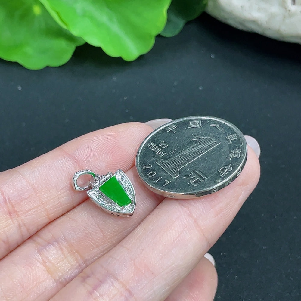 Jadeite inlaid pendant 18k non-diamond too small to determine total product weight approx. 1.18g