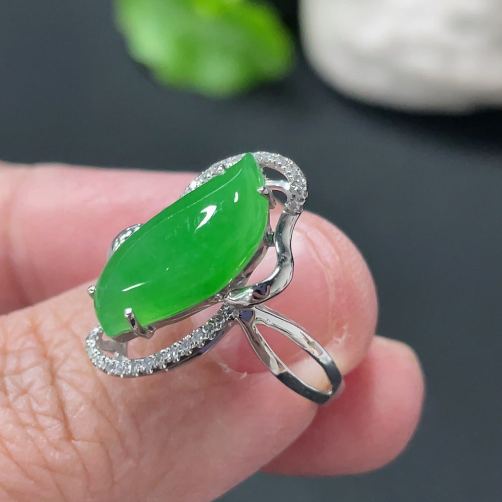 Jadeite Inlaid Ring 18k Gold Setting Size 13 with Diamond Accents Total Weight Approx. 3.89g