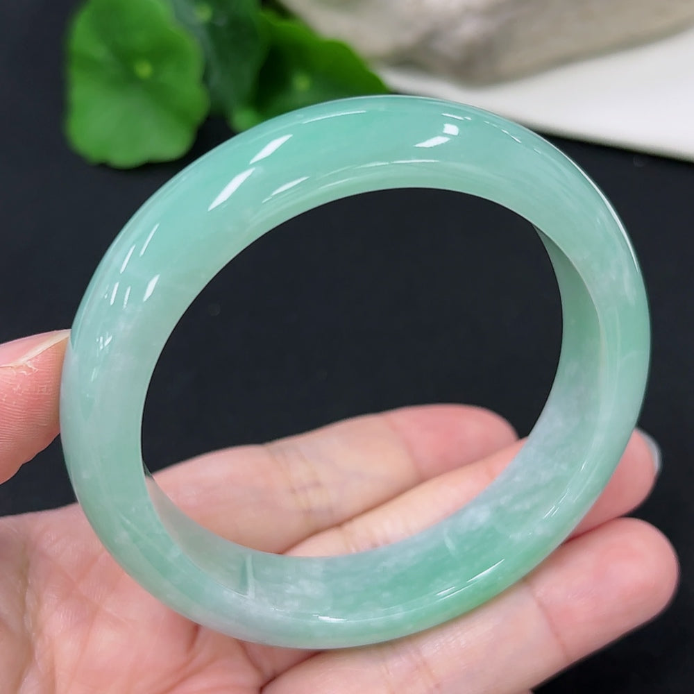 HKHQ jadeite round bangle, size 57.7, with a total weight of 66g, showcasing smooth, polished green jadeite bracelet.