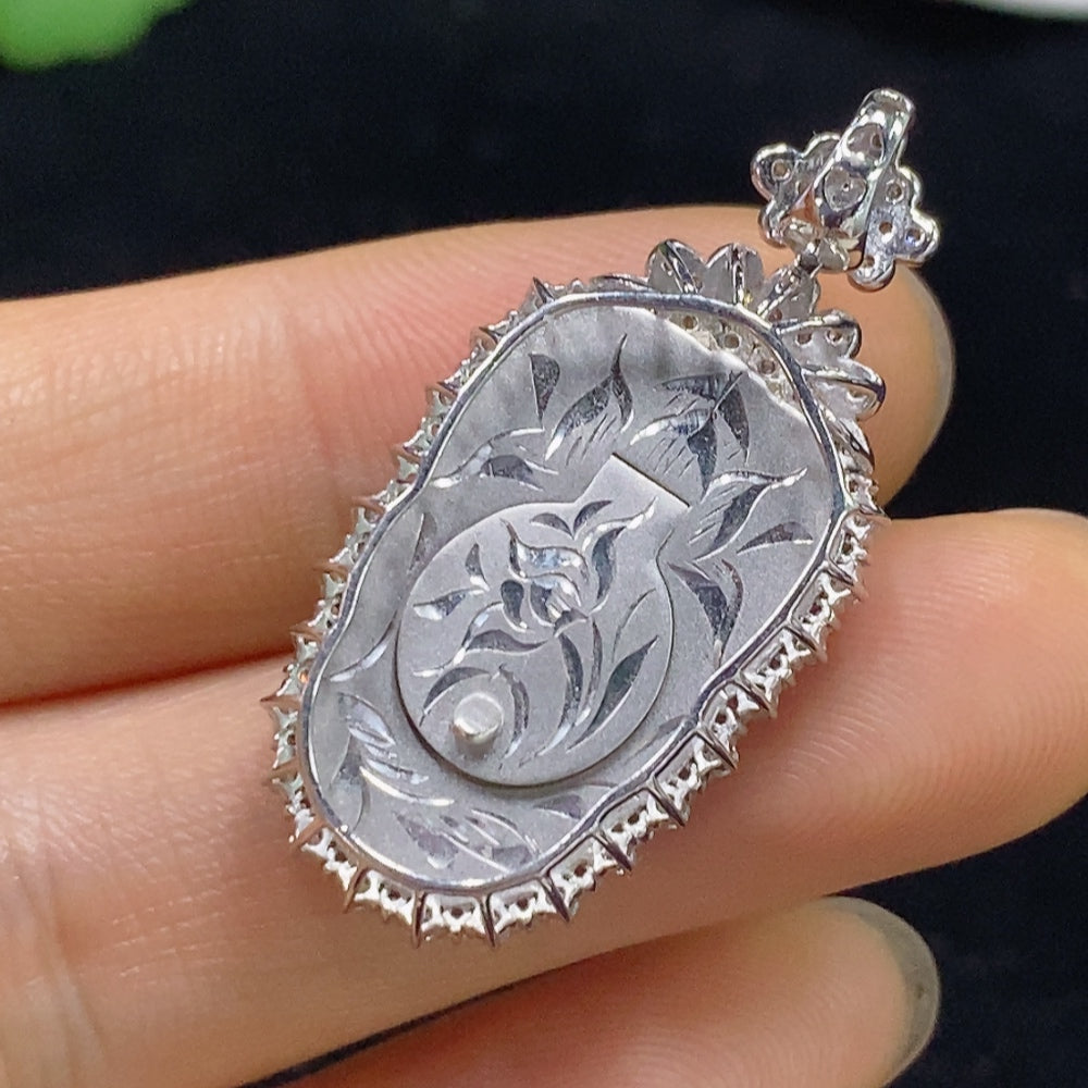 Jadeite Pendant Leaf 18k Gold Inlaid with Diamonds Total Weight Approx. 4.88g