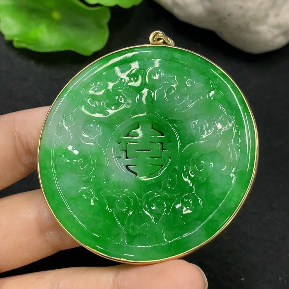 JadeiteInlaid Piece with 73% Gold in Clasp and 72% Gold in Main Body, Total Weight Approx. 28.34g