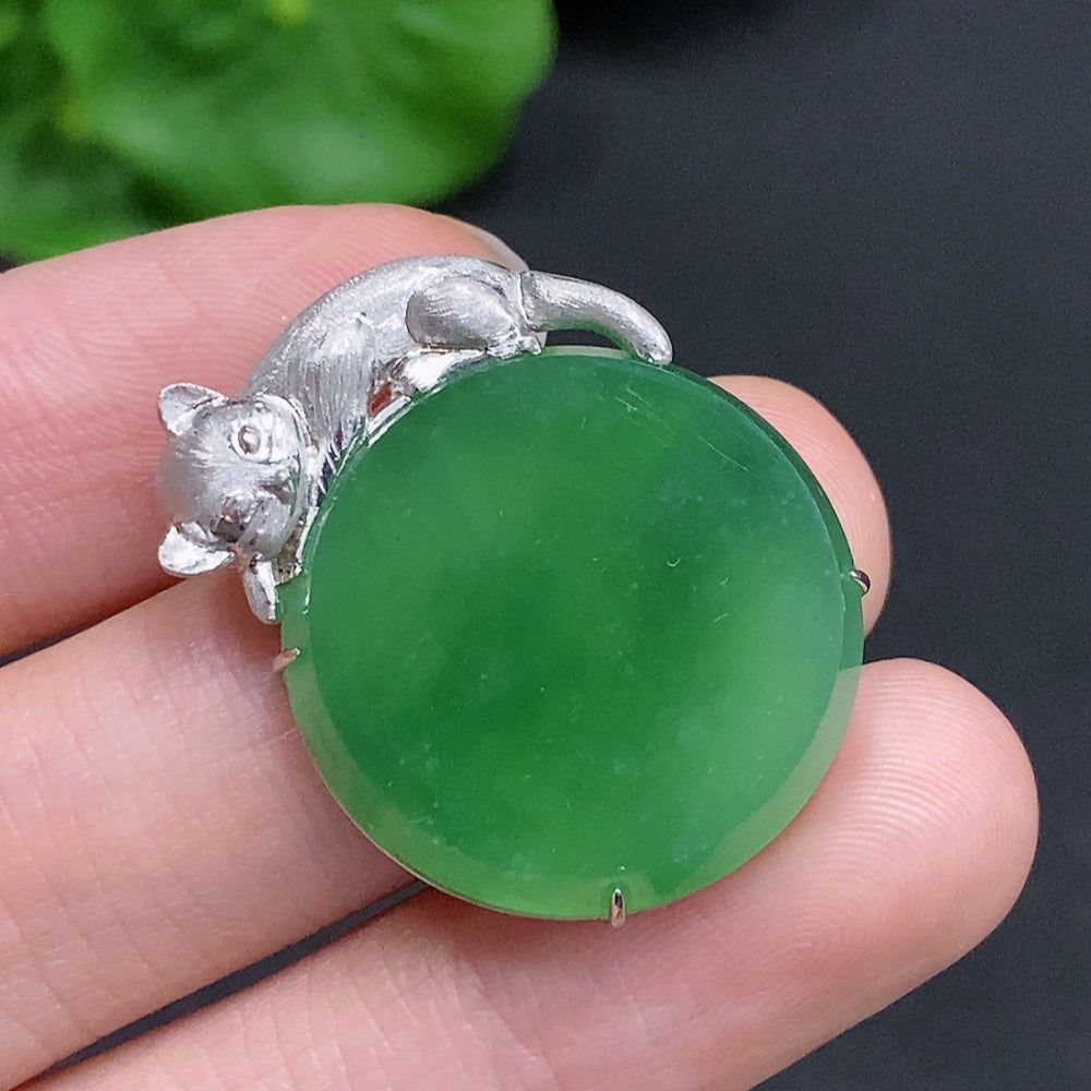 Jadeite Plain Pendant Pendant in 18K Gold Total Weight Approx. 9.1g