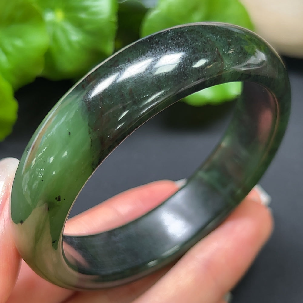 HKHQ Hetian Jade round bracelet with 56mm diameter, weighing approximately 59.3g, showcasing smooth, polished jade beads.