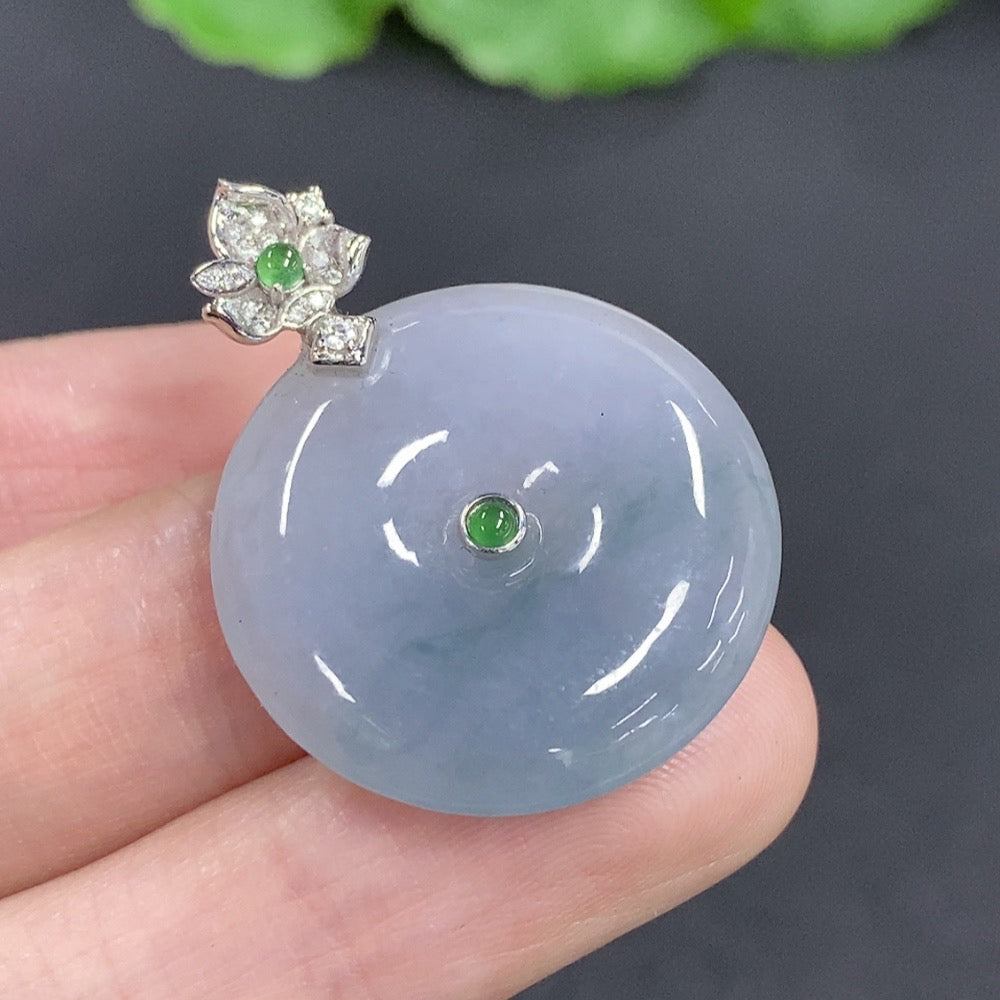 Jadeite Peace Knot with 18K Gold Clasp, Non-Diamond