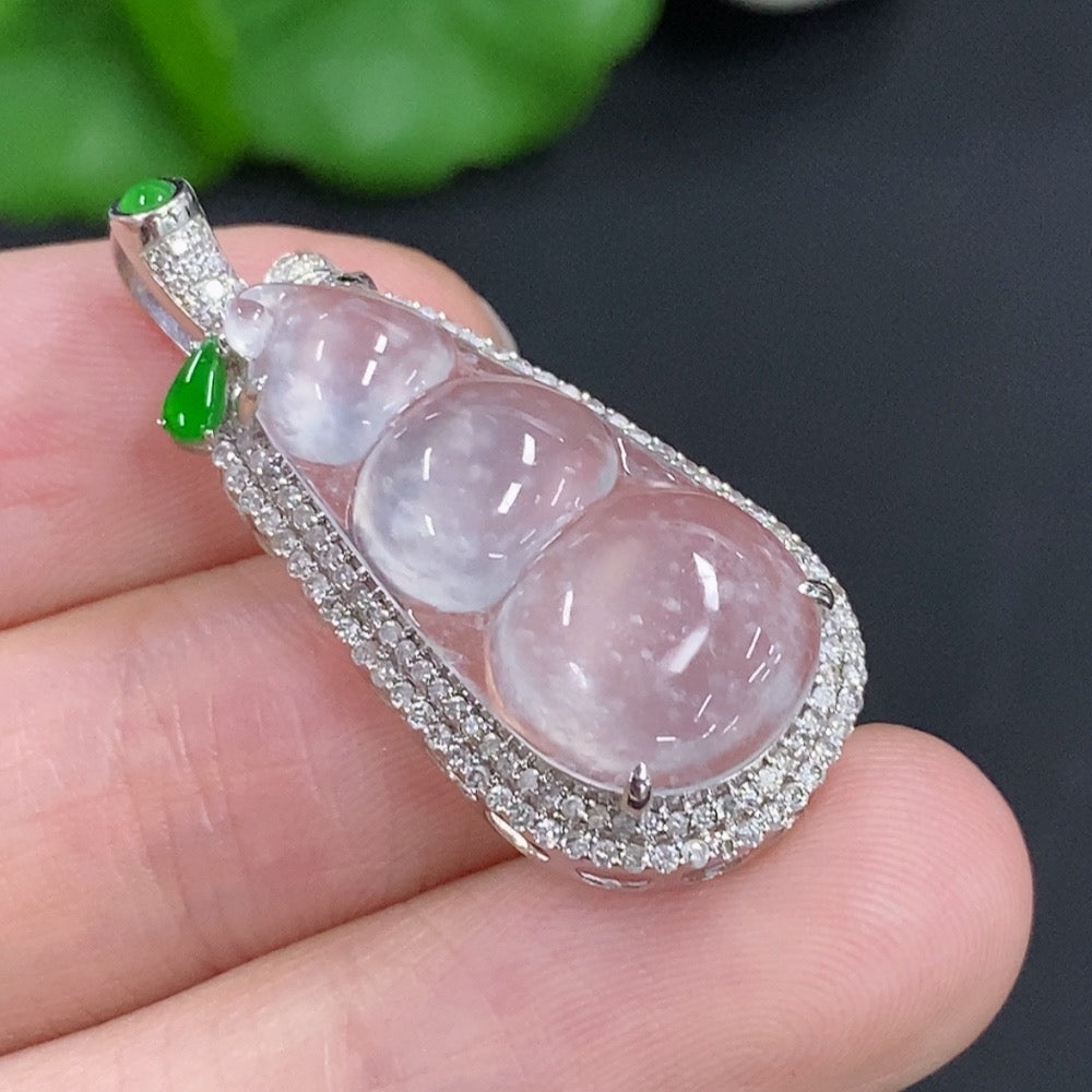 Jadeite lucky bean pendant with 18K gold accents and diamond details, weighing approximately 3.3g, from HKHQ.