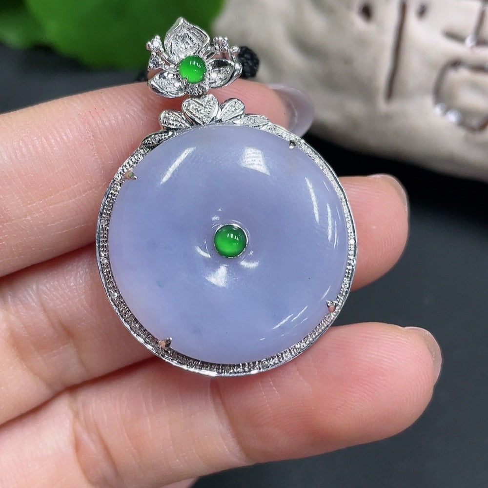 Jadeite Inlaid Peace Pendant with 18K Main Body and Non-Gold Cord, Total Weight Approximately 11.82g