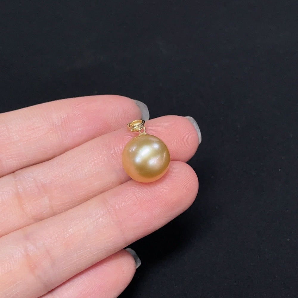 Saltwater Pearl Pendant with 18K Gold, Color Origin Undetermined, Accented with Diamonds