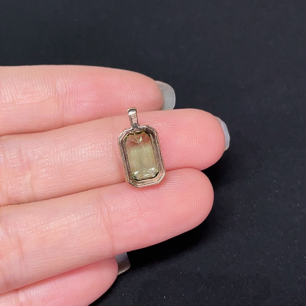 Tourmaline Inlaid Pendant 18K Gold