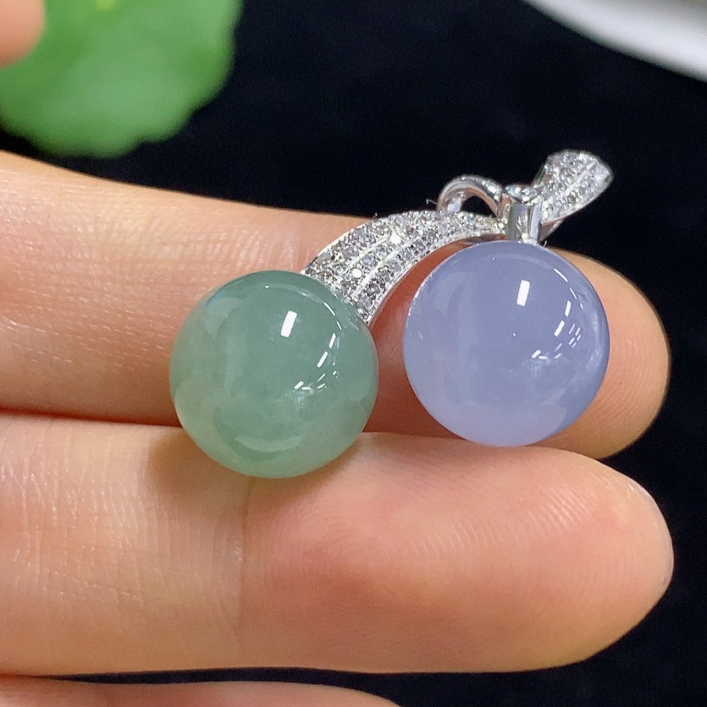 Jadeite Bead Inlaid Pendant with 18k Gold and Diamond Accents, Total Weight Approx. 7.22g, Size 11.6/11.9mm