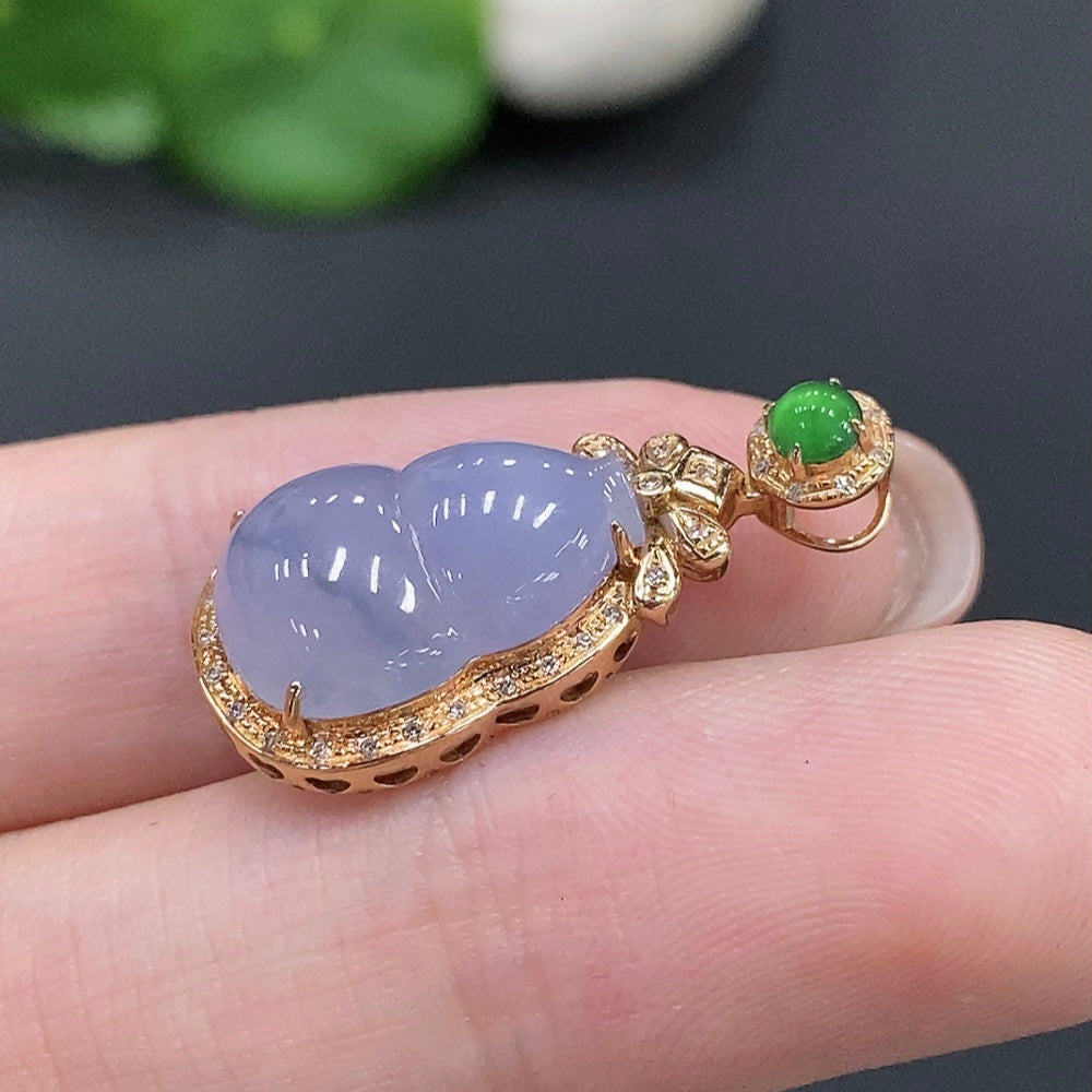 Jadeite Gourd Pendant with 18K Gold, Total Weight 2.54g