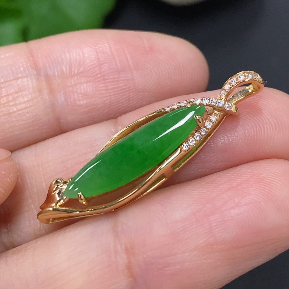Jadeite Pendant with 18K Gold Mount Total Weight Approx. 2.5g (with Diamond Accents)