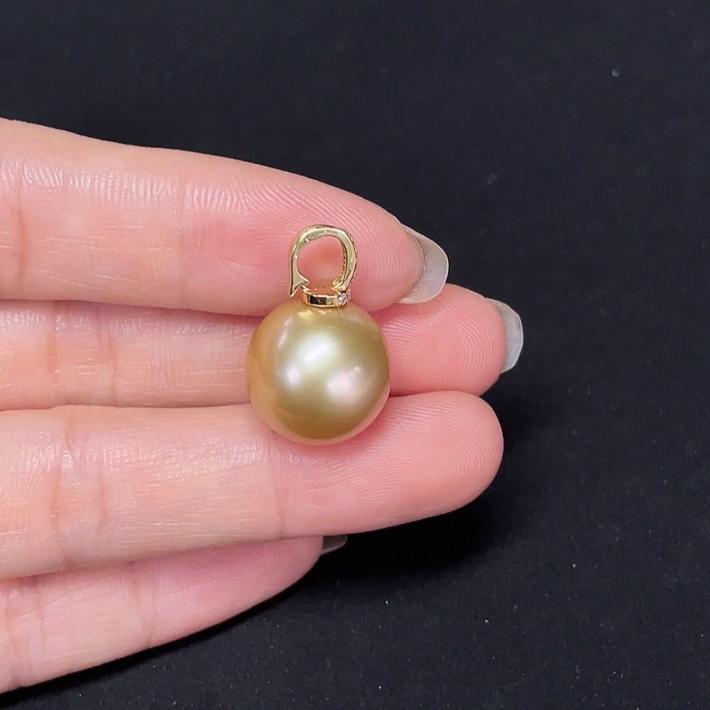 Saltwater Pearl Pendant with 18K Gold, Accented with Diamonds