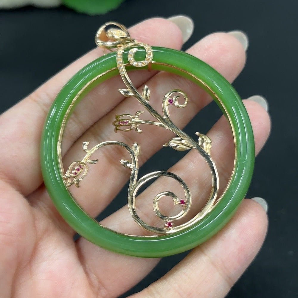 Hetian jade jasper pendant with 18k gold and diamond accents, featuring a colorless jade stone in a detailed jewelry design.