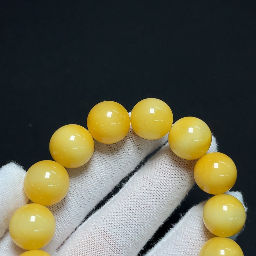 Amber beeswax bracelet from HKHQ featuring 13.9mm amber beads with a total weight of 23.61g, showcasing warm amber tones.
