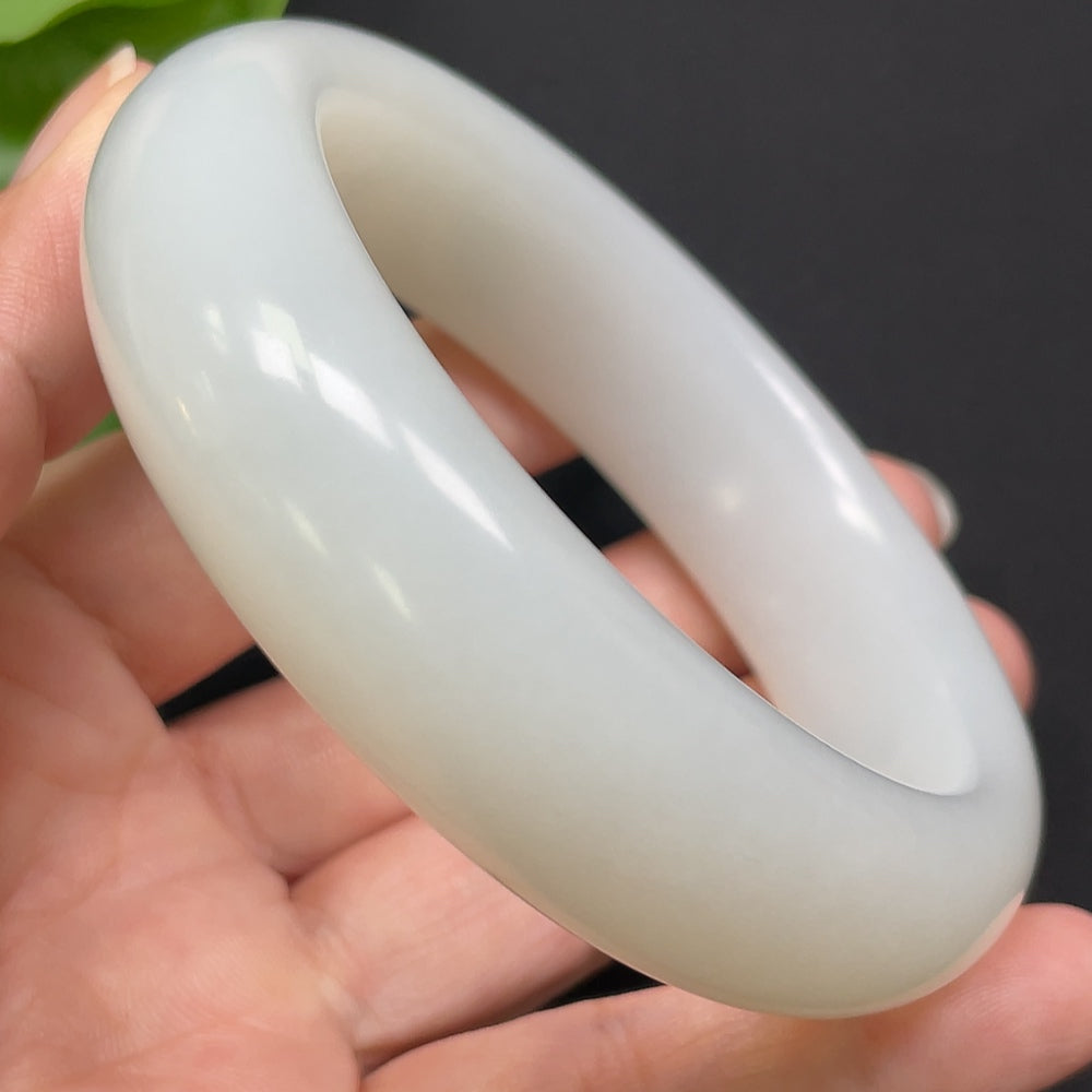 Hetian Jade round bangle bracelet by HKHQ, size 60.8, weighs 104.26g, featuring smooth, polished jade in a classic circular design.