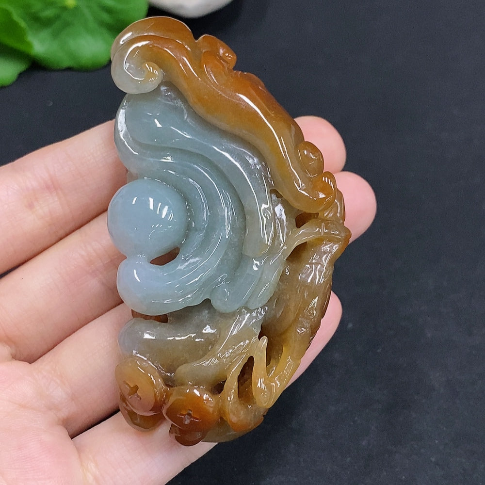 Jadeite crab pendant Total weight approx. 75g (color origin undetermined)