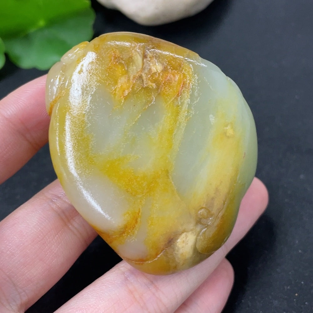 Hetian Jade Pendant, Auspicious Beast, Undetermined Skin Color Origin, Contains Other Mineral Components, Total Weight Approximately 93.7g