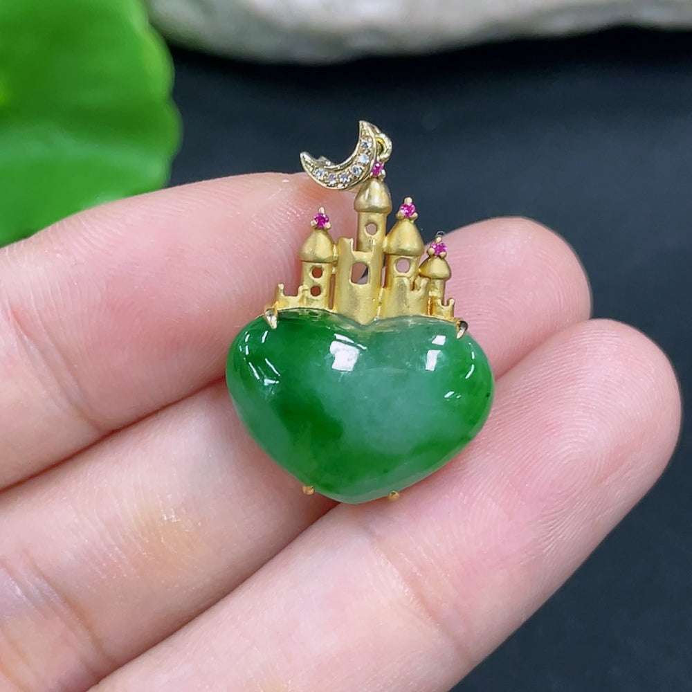 HKHQ jadeite pendant set with 18k gold and diamond accents, featuring a smooth green jadeite pendant on a gold chain.